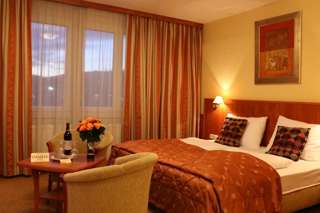 Charles Apartahotel